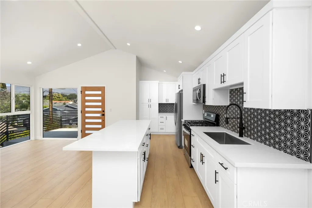 914 N Catalina Street, Burbank, California 91505 home-pic-34